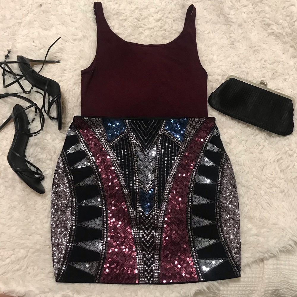 Women’s Express Mini Skirt Black & Burgundy Sequin Mini Skirt Size Small NWT